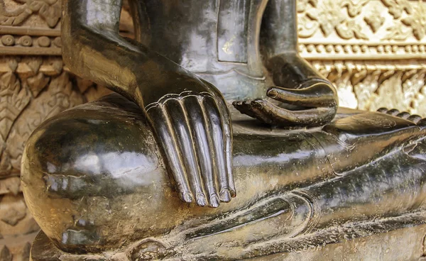 Mezzo corpo Statua del Buddismo Antico nel Tempio del Laos — Foto Stock