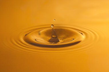 Mor damla yakın çekim.