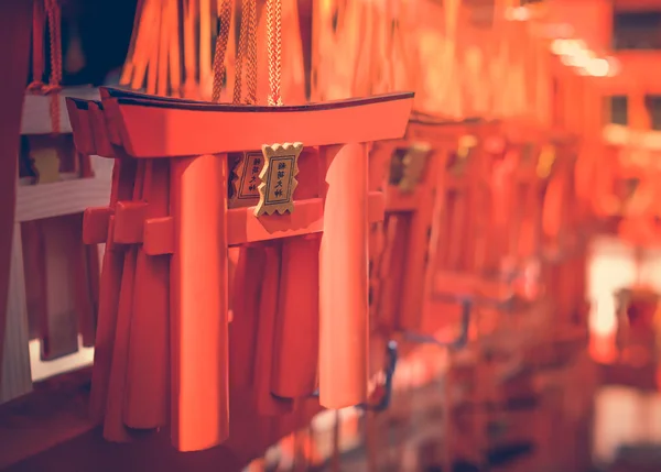 Mini Torii-porten i Kyoto, Japan. Japanska ordalydelsen innebär Fushimi — Stockfoto