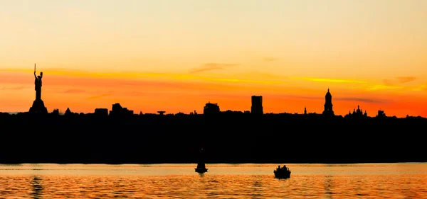 Hermoso horizonte de Kiev al atardecer, Ucrania —  Fotos de Stock