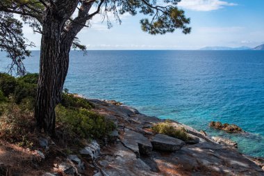 Türkiye 'deki Aktas Plajı, Akdeniz kıyısındaki Lycian yolu.