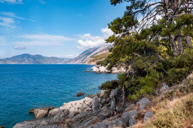 Türkiye 'deki Aktas Plajı, Akdeniz kıyısındaki Lycian yolu.