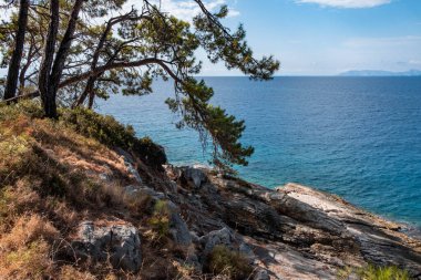 Türkiye 'deki Aktas Plajı, Akdeniz kıyısındaki Lycian yolu.