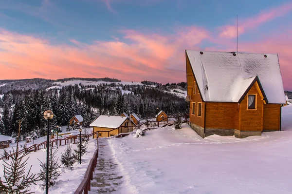 Winter zonsopgang in de Karpaten — Stockfoto