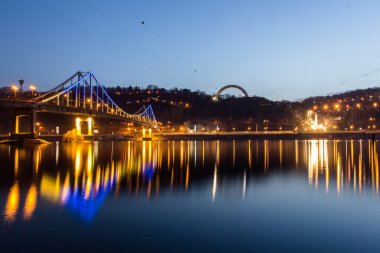 Kiev yaya köprüsü