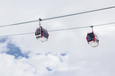 Chairlifts Kayak Merkezi Gudauri, Gürcistan'ın önünde