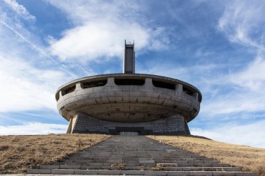 Bulgaristan Komünist Partisi, Bulgar dağlar Dağı'nda terk edilmiş evde