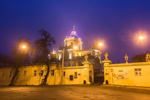 Εκκλησία του Αγίου Γεωργίου στο χειμωνιάτικο πρωινό σε Lvov Ουκρανία — Φωτογραφία Αρχείου