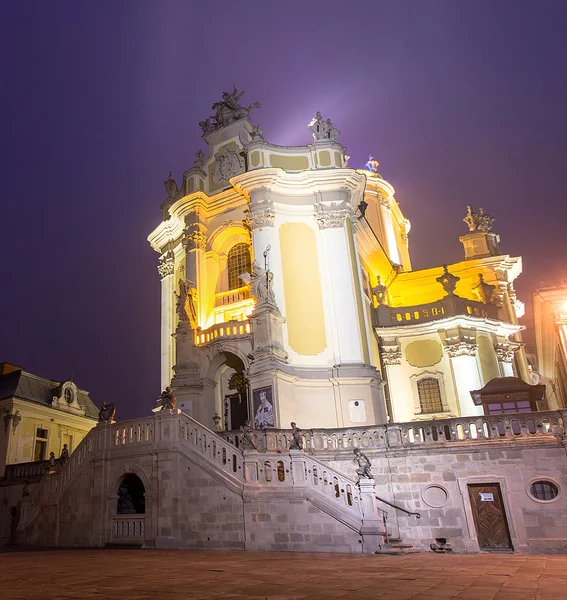 Igreja de São Jorge na manhã de inverno em Lvov Ucrânia — Fotografia de Stock