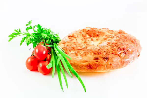 Gürcü çanak: yaz sebze ile achma khachapuri