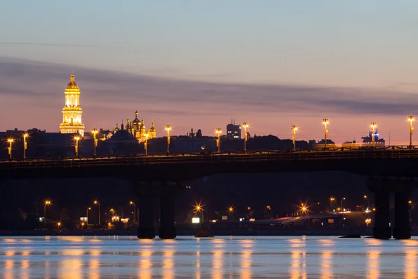 Piękną panoramę Kijów o zachodzie słońca, Ukraina — Zdjęcie stockowe