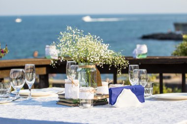 Zarif yaz düğün tablo plaj önünde