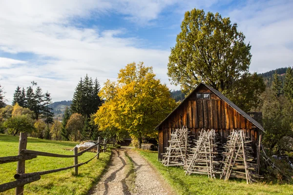 Colorful autumn landscape in the mountain village — Stock Photo, Image