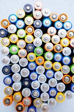 Çembersel Yerleşimde Üst Görünüm Bataryaları, Kullanılmış Alkalin ile Geri Dönüşüm Merkezi Resimleri