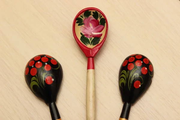 parlak Khokhloma boyalı ahşap mutfak eşyaları