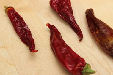 kırmızı biber değil masaya