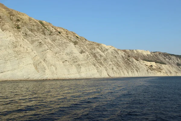 黒海海岸。禿げた山. ロイヤリティフリーのストック画像