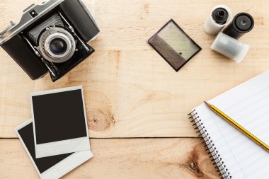 Vintage fotoğraf makinesi ve eski fotoğraf şeyler