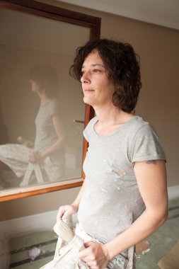 Çalışan bir profesyonel ressam portresi