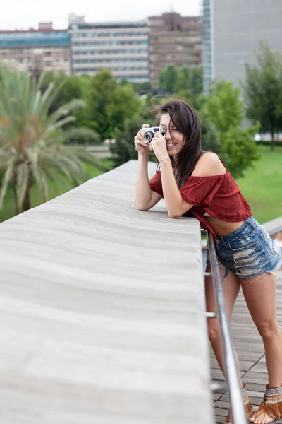 Young girl photographing — Stock Photo, Image