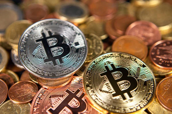 Photograph Bitcoin Coins Symbolizing Financial Market Cryptocurrencies Colored Background People — Stock Photo, Image