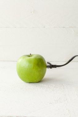 Beyaz arka plan üzerinde Apple bağlı