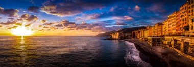 Muhteşem panoramik günbatımı Camogli, Genoa, İtalya