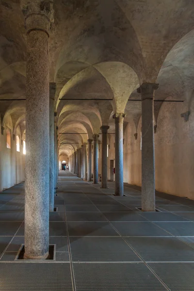 Antiguos establos, diseñados por Leonardo da Vinci, en Vigevano, Ita — Foto de Stock