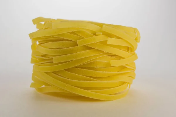 Gele Pasta Een Witte Achtergrond — Stockfoto