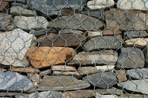 Textur Hintergrund Bunte Natursteine Hintergrund Aus Natursteinen Mit Metallnetz Verschlossen — Stockfoto