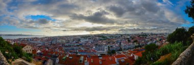 Gün batımında Lizbon Panoraması. Lizbon 'un Panorama' sı yaz manzaralı