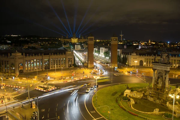 Barcelona 'da Plaza Espana gecesi, hava manzaralı.