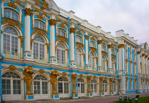 Catherine Palace är ett rokokospalats i Tsarskoje Selo, Ryssland. — Stockfoto