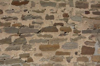 Eski taşlardan yapılmış kale duvarı. Tasarım ve fotoğraf arkaplanı için eski taş dokusundan yapılmış kale duvarı.