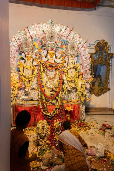 Kolkata Bengala Occidental India Octubre 2019 Sacerdote Hindú Pronunciando Shlokas —  Fotos de Stock