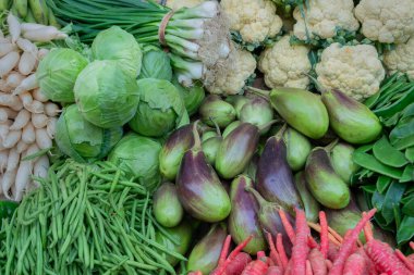 Territy Bazar, Kolkata, West Bengal, Hindistan 'da satılık çeşitli sebzeler..