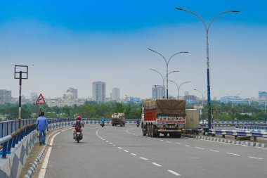 Kolkata, Batı Bengal, Hindistan - 21 Haziran 2020: Kolkata şehri ve 2. Victoria Memorial, büyük bir mermer tomurcuklanma, arka planda Kolkata ikonu.