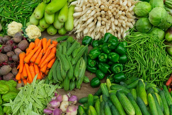 Territy Bazar, Kolkata, Batı Bengal, Hindistan 'daki bir markette satılık sebzeler..