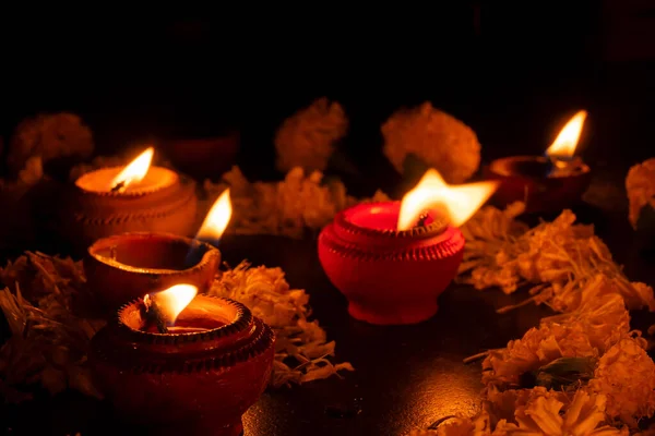 Zeer Lage Hoek Uitzicht Rangoli Bloemen Kaarsen Diya Deepawali Lichten — Stockfoto