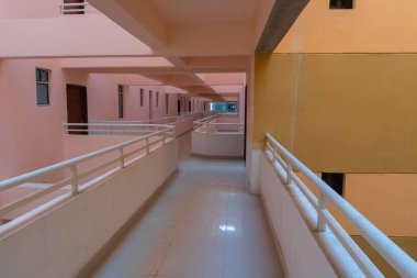 Yeni bina koridoru, Hindistan 'ın Batı Bengal bölgesindeki Rajarhat New Town bölgesinde inşa ediliyor. Kolkata, Hindistan 'ın doğu bölgesindeki en hızlı büyüyen şehirlerden biridir. Gayrimenkuller hızla büyüyor..