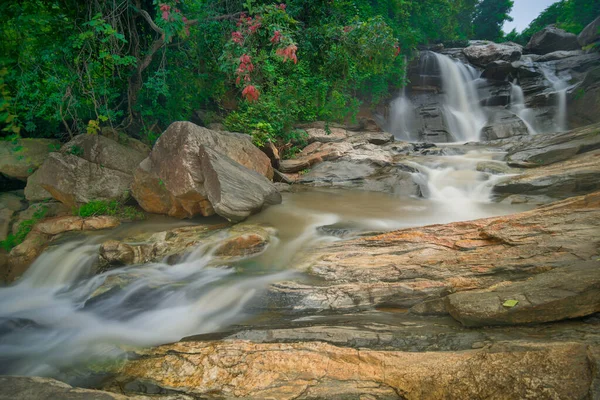 Hermosa Cascada Turga Que Tiene Corrientes Completas Agua Que Fluyen — Foto de Stock