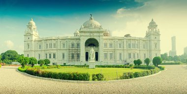 Victoria Memorial, Kolkata, Kalküta, Batı Bengal, Hindistan 'ın güzel panoramik görüntüsü. Hint Mimarisi Tarihi Anıtı. Kraliçe Victoria 'nın Hindistan' daki 25 yıllık saltanatının anısına inşa edildi..