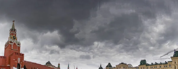 Spasskaja Toren Van Het Moskouse Kremlin Het Rode Plein Met — Stockfoto