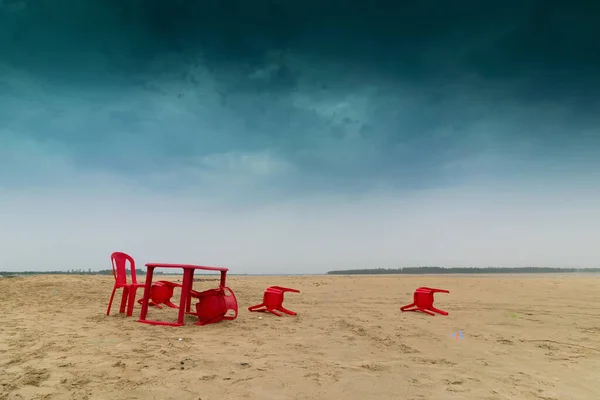 Sandalyeler Masalar Hindistan Batı Bengal Deki Tajpur Deniz Kıyısındaki Fırtınadan — Stok fotoğraf