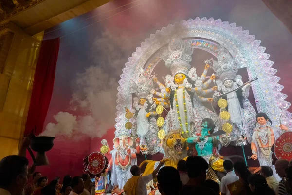 Kolkata India Octubre 2018 Ofrece Humo Sagrado Diosa Durga Adora —  Fotos de Stock
