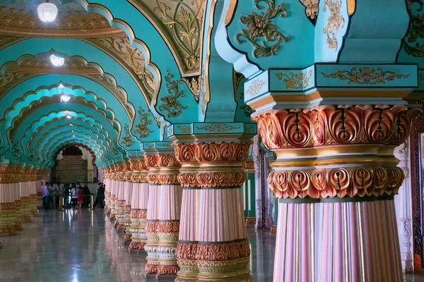 Mysore Karnataka India November 2018 Prachtig Versierd Interieur Plafond Pilaren — Stockfoto