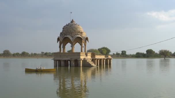 Yellow Stone Made Structures Amidst Water Body Gadisar Lake Beautiful — Stock Video