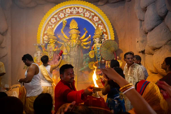 Καλκούτα Ινδία Οκτωβρίου 2018 Ινδουιστές Θήλεις Πιστοί Απλώνουν Χέρια Τους — Φωτογραφία Αρχείου