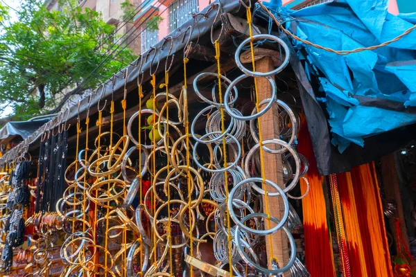 Kolkata Bengala Ocidental Índia Outubro 2018 Pulseiras Metal Sagrado Estão — Fotografia de Stock