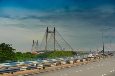 Kolkata, Batı Bengal, Hindistan - 6 Ağustos 2019: Vidyasagar Setu (Köprü) Ganj Nehri üzerinde, 2. Hooghly Köprüsü. Howrah ve Kolkata 'yı bağlar, En Uzun Kablo - Hindistan' da kalan köprü.